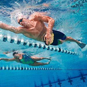 SPEEDO ALETAS DE PALETA CORTA PARA ENTRENAMIENTO DE NATACIÓN