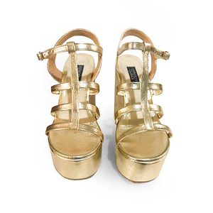 SANDALIA DE PLATAFORMA CASUAL