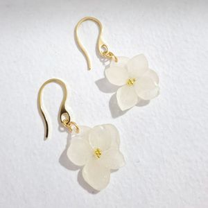 Aretes Lool Flor Volada Hortensia Blanca